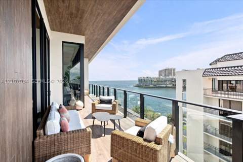 3581 E Glencoe St 605, Coconut Grove FL - photo 22 of 54