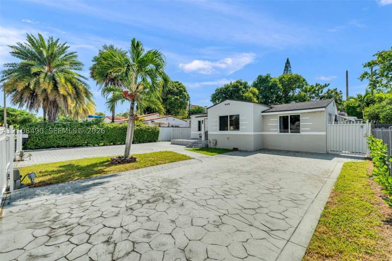 7 bedroom SingleFamilyResidence at 3840 NW 12th St, Le Jeune Manors, Miami — photo 3