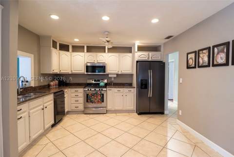 9761 SW 123rd St, Miami FL - photo 8 of 34