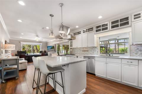 17550 SW 86th Ave, Palmetto Bay FL - photo 6 of 26