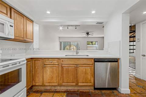 521 NE 38th St 7, Miami FL - photo 10 of 47