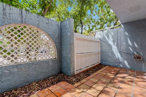 521 NE 38th St 7, Miami FL - photo 6 of 47