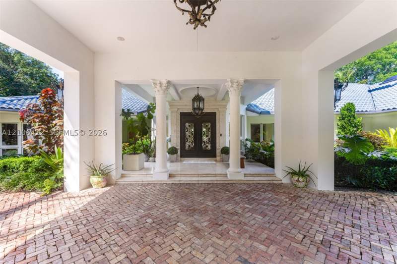 6 bedroom SingleFamilyResidence at 9400 Old Cutler Rd, Amd Pl Of Journeys End, Coral Gables — photo 4