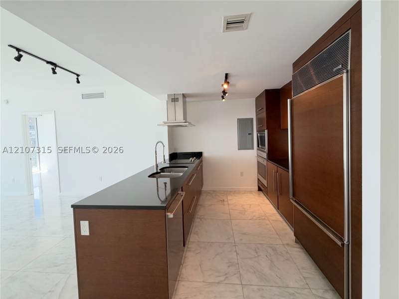 2 bedroom Condominium at 495 Brickell Ave 3803, Icon Brickell No Two, Miami — photo 5