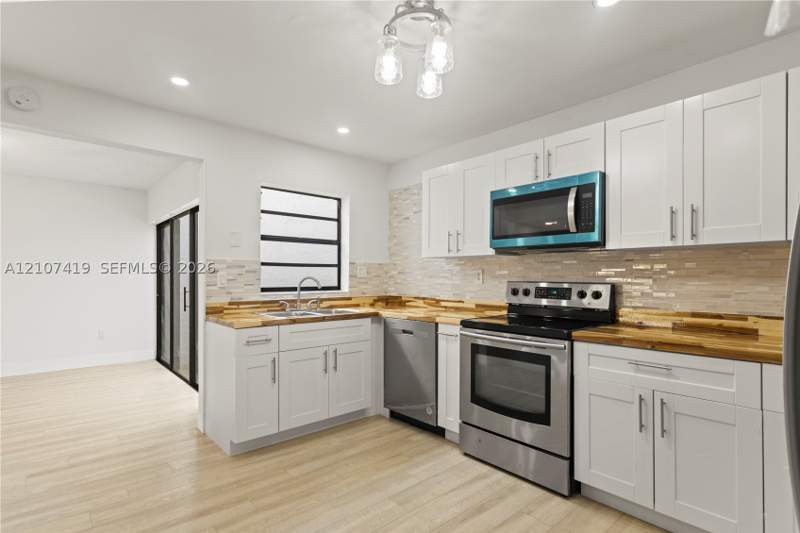 3 bedroom Townhouse at 6745 NW 169th St 15F, Woods Landing Condo Ph I, Hialeah — photo 5