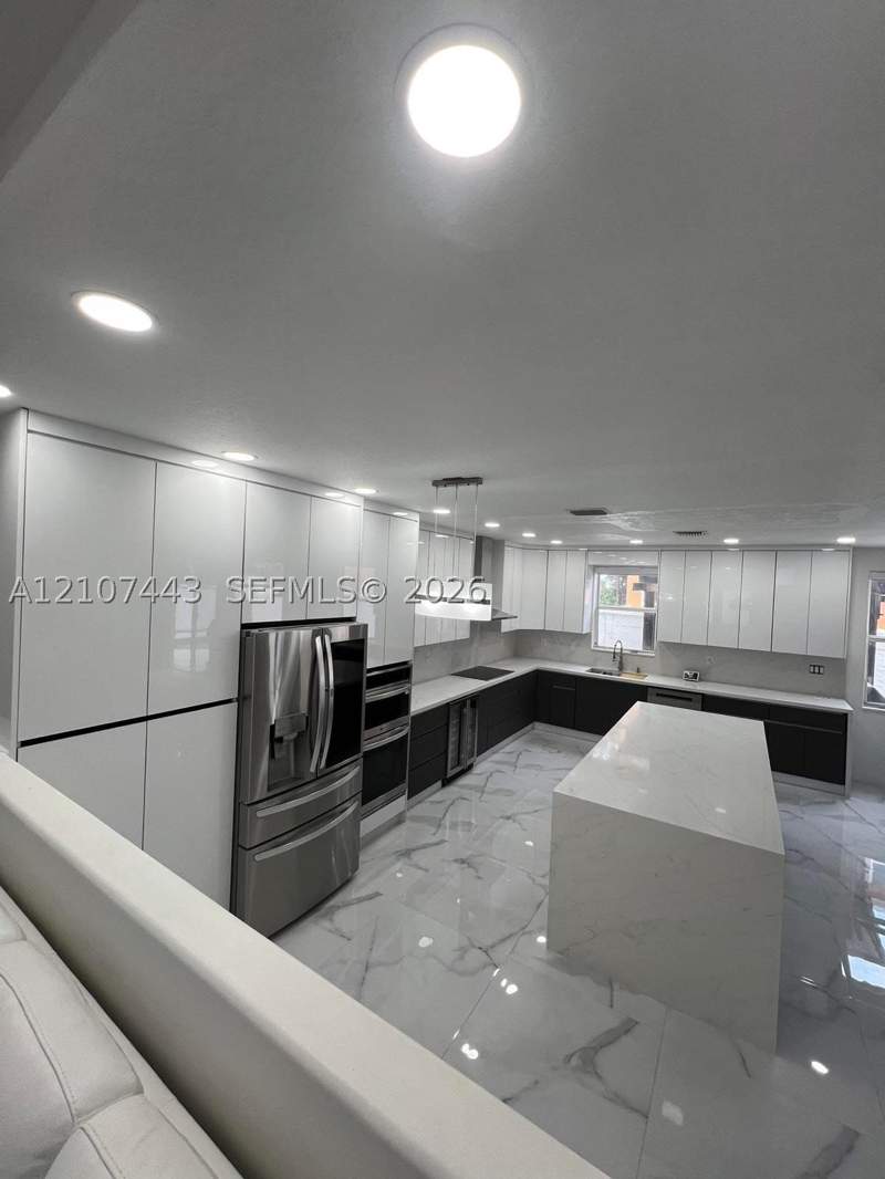 5 bedroom SingleFamilyResidence at 5193 NW 108th Path, Piazza Vecchia, Doral — photo 3