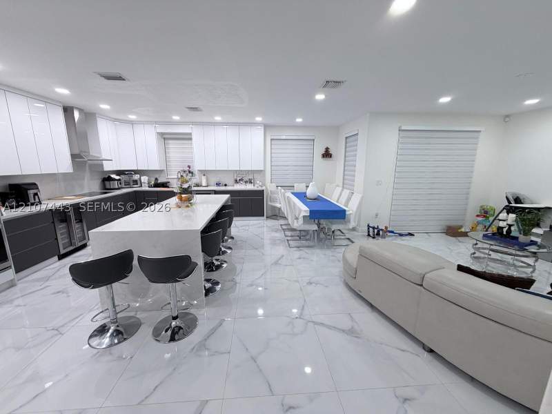 5 bedroom SingleFamilyResidence at 5193 NW 108th Path, Piazza Vecchia, Doral — photo 4