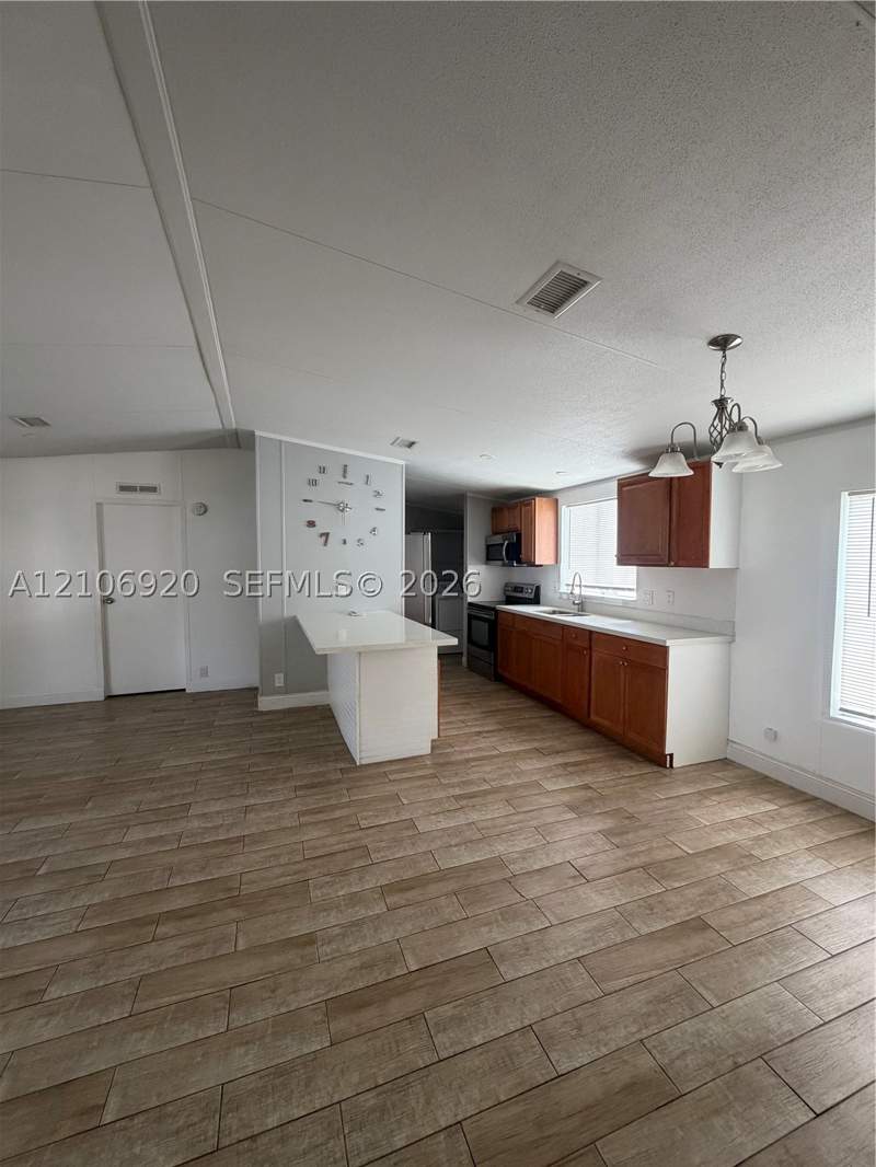3 bedroom MobileHome at 19800 SW 180 ave t, Americana Village Condo, Miami — photo 3