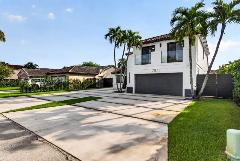 4 bedroom SingleFamilyResidence at 7873 SW 161st Pl, Heftler Homes At Lago Mar, Miami — photo 3