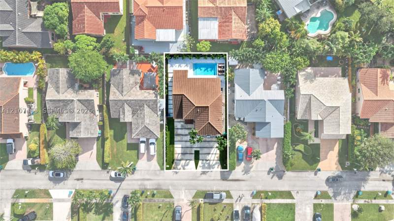 4 bedroom SingleFamilyResidence at 7873 SW 161st Pl, Heftler Homes At Lago Mar, Miami — photo 5