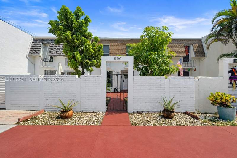 3 bedroom Townhouse at 13507 NE 24th Ct, Adlerama Estates 3rd Addn, North Miami — photo 2