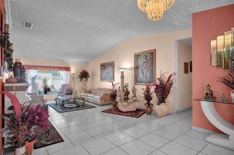 6537 NW 201st Ter, Hialeah FL - photo 11 of 40