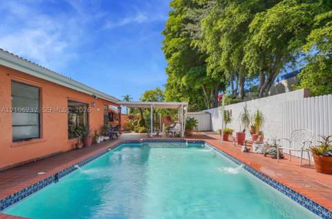 6537 NW 201st Ter, Hialeah FL - photo 6 of 40