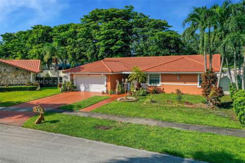 6537 NW 201st Ter, Hialeah FL - photo 7 of 40