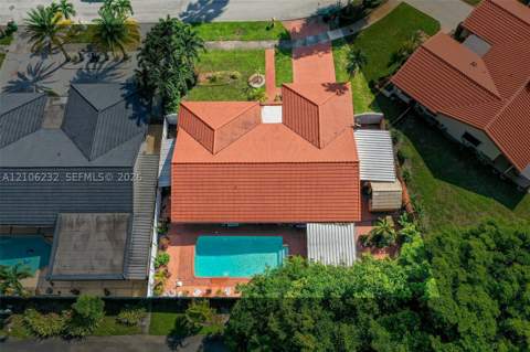 6537 NW 201st Ter, Hialeah FL - photo 8 of 40