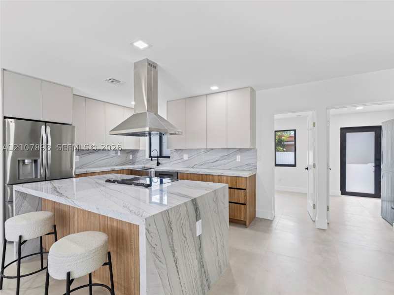 5 bedroom SingleFamilyResidence at 610 NE 164th Ter, Pleasant Village, Miami — photo 1