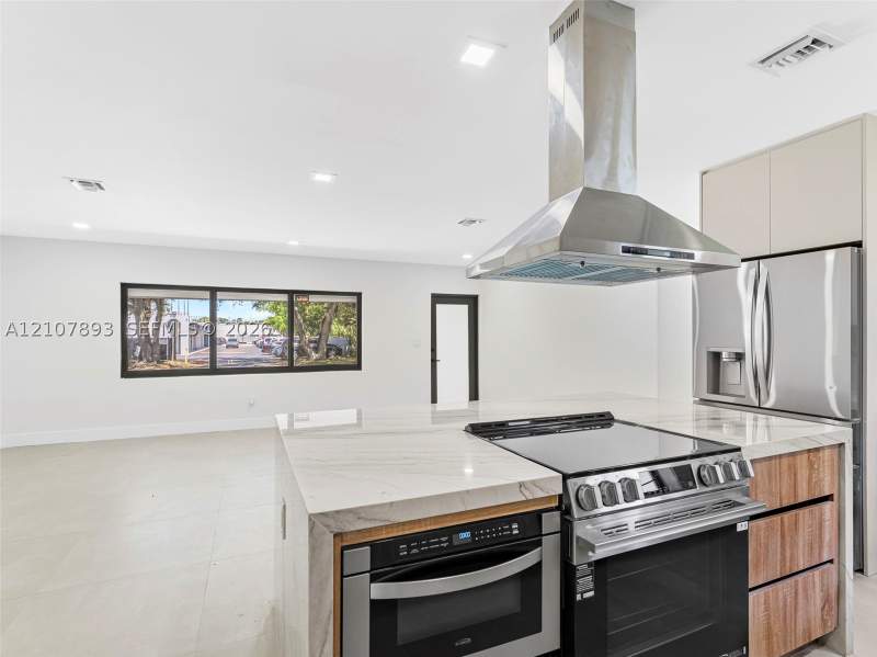 5 bedroom SingleFamilyResidence at 610 NE 164th Ter, Pleasant Village, Miami — photo 5