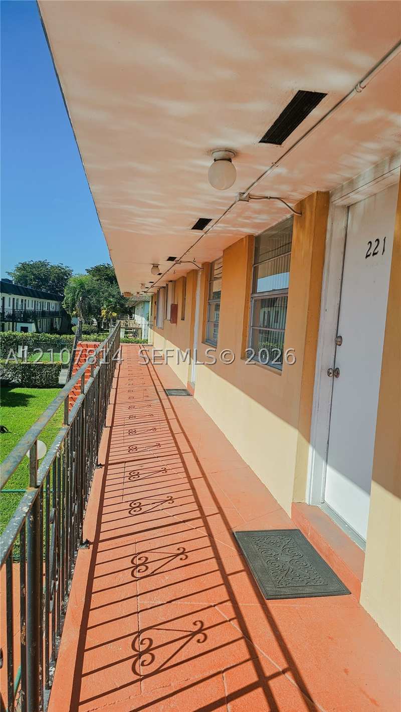 1 bedroom Condominium at 3800 SW 102nd Ave 221, Bird Road Condo, Miami — photo 1