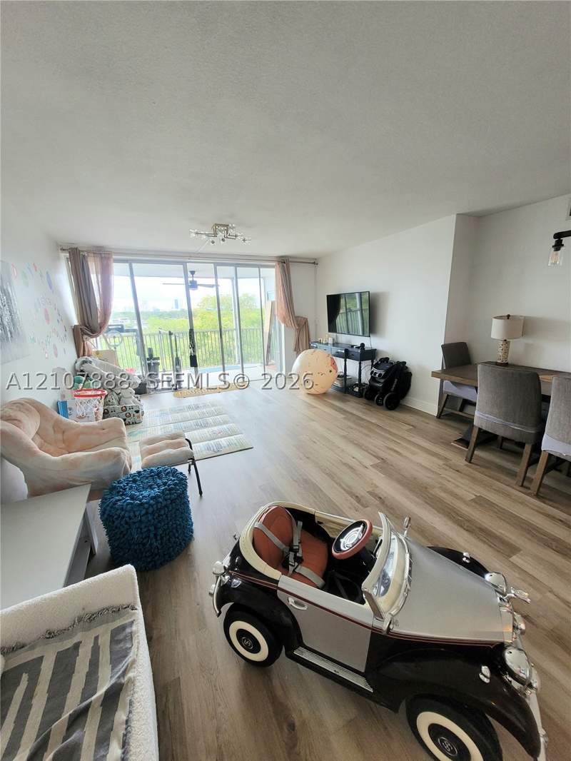2 bedroom Condominium at 1780 NE 191st St 611-2, Jade Winds Group -, Miami — photo 3