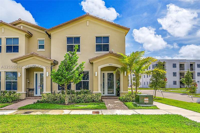 3 bedroom Townhouse at 14832 SW 265th St, Harmony Parc, Homestead — photo 2