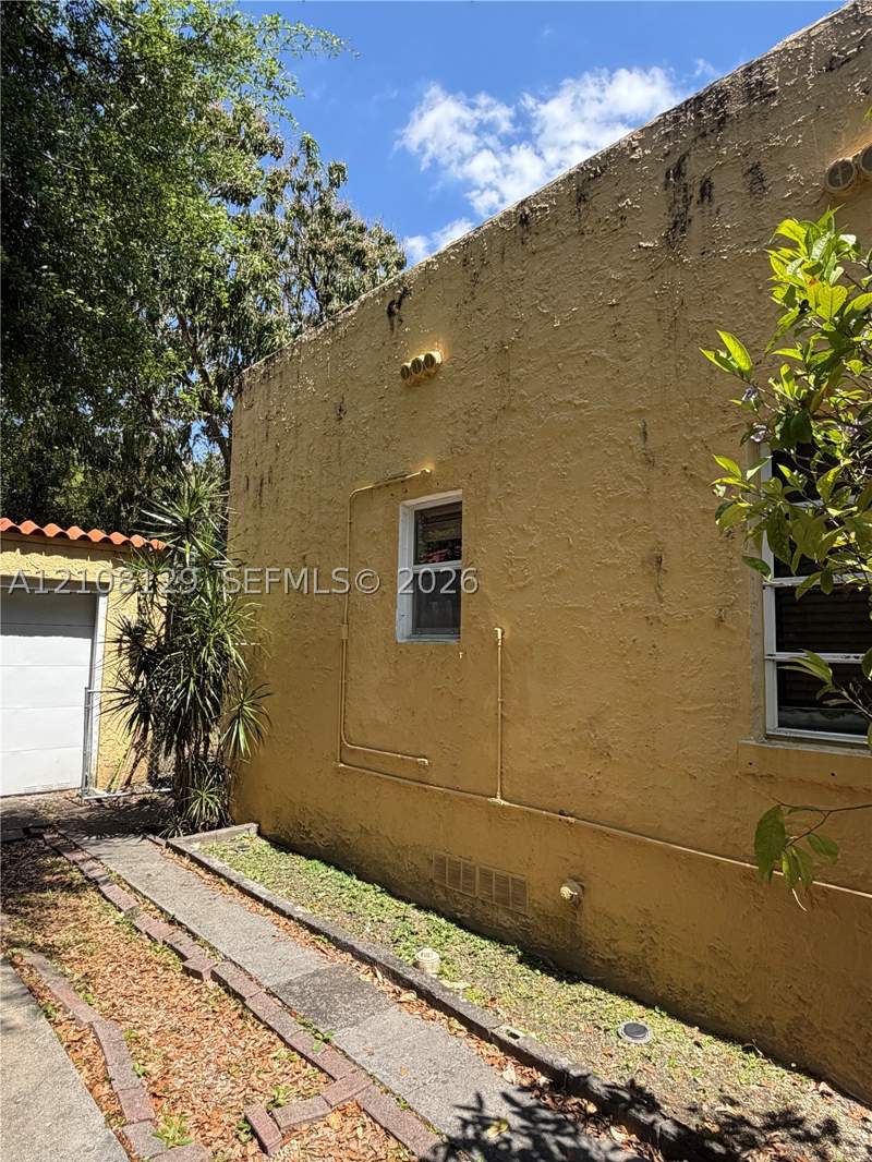 2 bedroom SingleFamilyResidence at 1209 Mariana Ave, Coral Gables Granada Sec, Coral Gables — photo 3