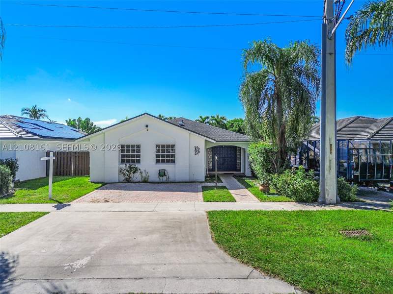 3 bedroom SingleFamilyResidence at 14620 SW 112th St, Natalie Homes, Miami — photo 2
