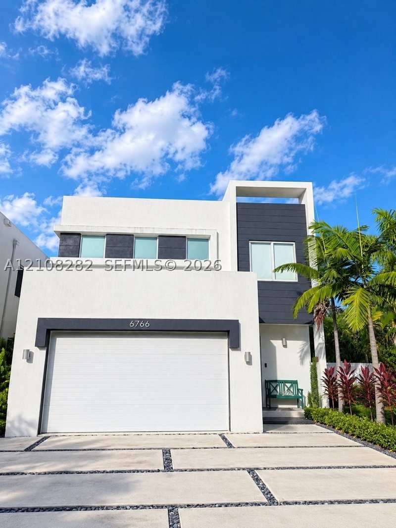 4 bedroom SingleFamilyResidence at 6766 NW 103rd Pl, Doral Palms South, Doral — photo 1