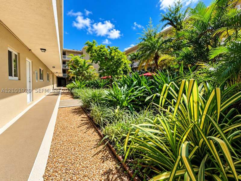 1 bedroom Condominium at 7707 Camino Real B-409, Village Of Kings Creek Co, Miami — photo 1