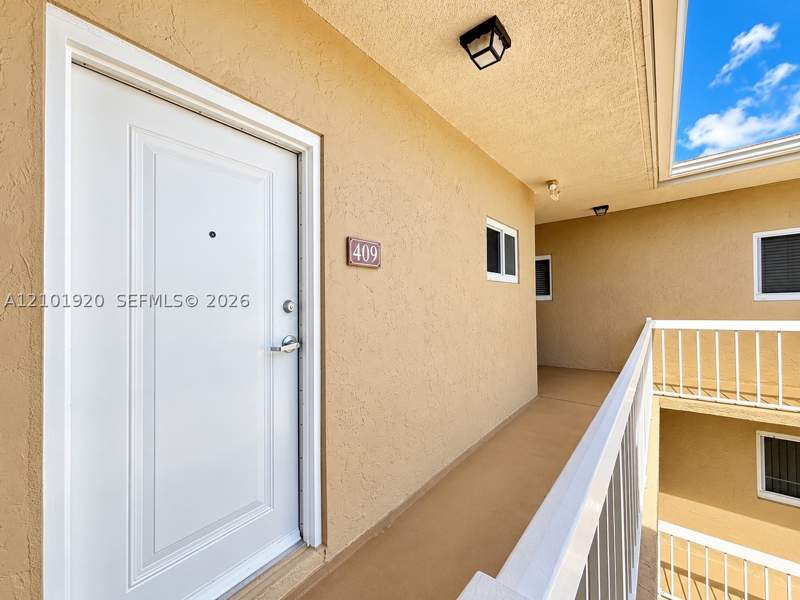 1 bedroom Condominium at 7707 Camino Real B-409, Village Of Kings Creek Co, Miami — photo 3