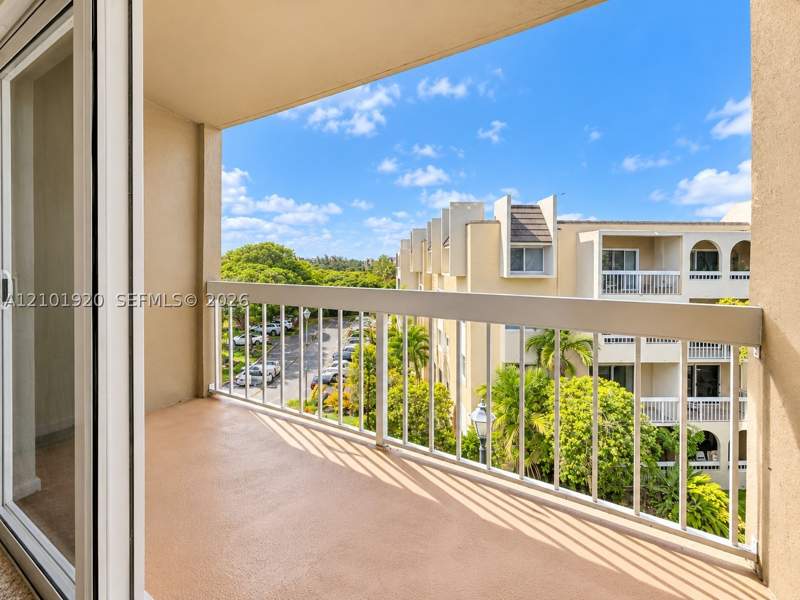 1 bedroom Condominium at 7707 Camino Real B-409, Village Of Kings Creek Co, Miami — photo 4