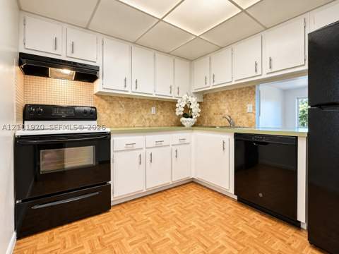 7707 Camino Real B-409, Miami FL - photo 6 of 30