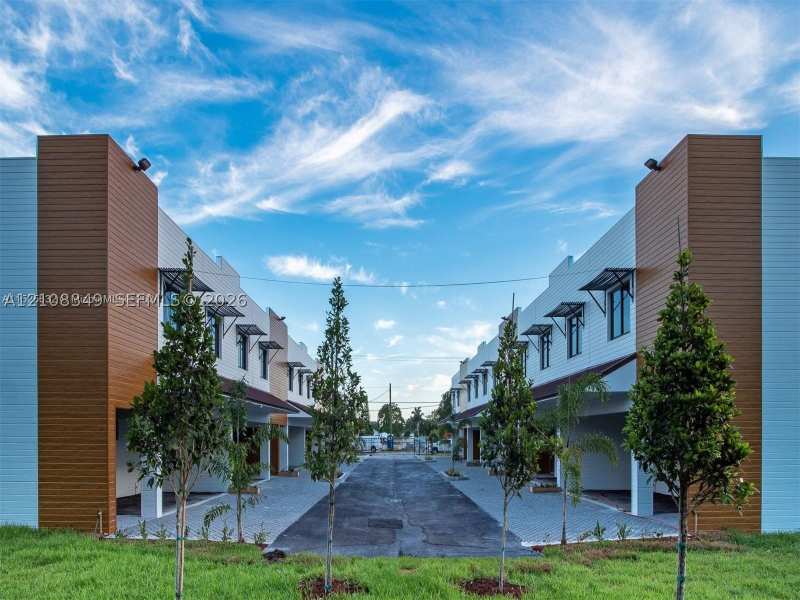 4 bedroom Townhouse at 971 NW 12 Street, Alphaville Townhomes, Florida City — photo 1