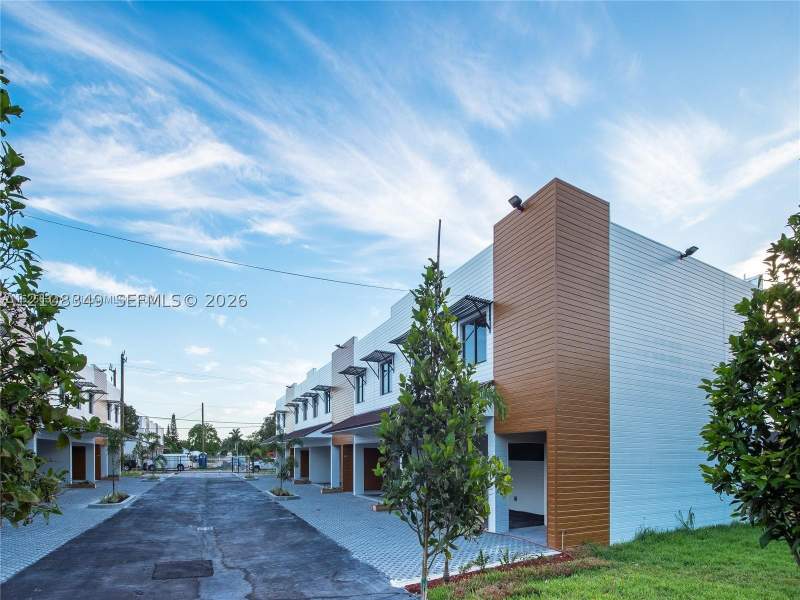 4 bedroom Townhouse at 971 NW 12 Street, Alphaville Townhomes, Florida City — photo 3