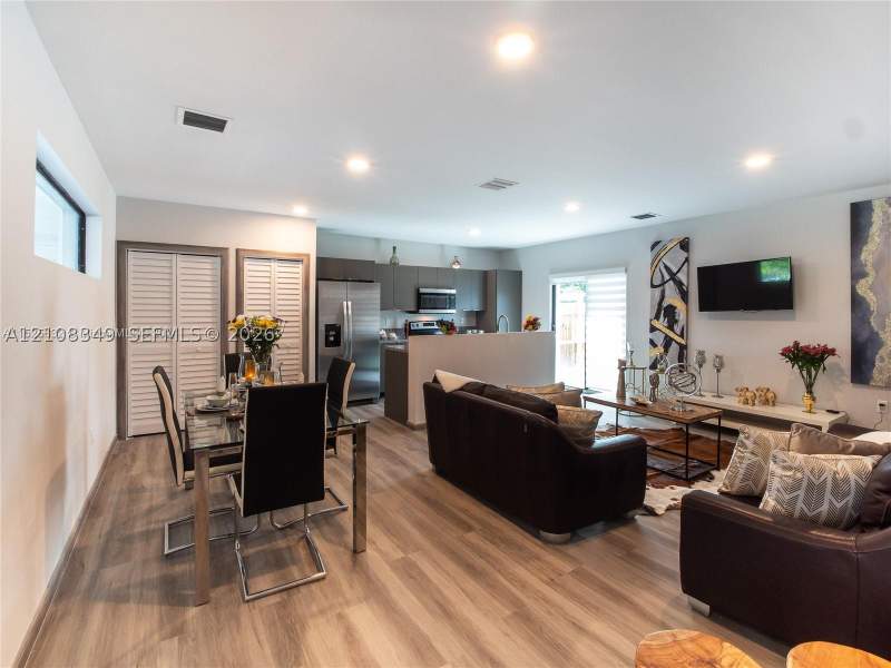 4 bedroom Townhouse at 971 NW 12 Street, Alphaville Townhomes, Florida City — photo 5