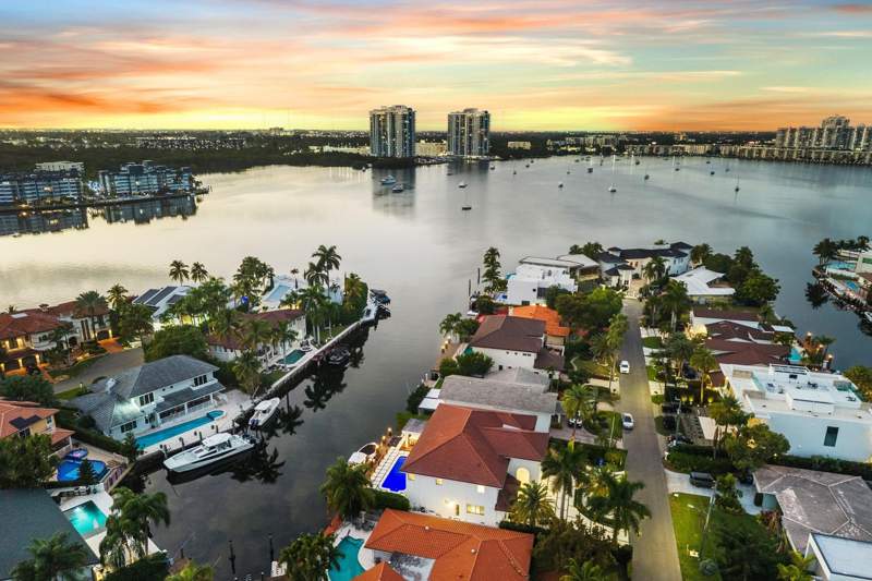5 bedroom SingleFamilyResidence at 16430 NE 30th Avenue, Eastern Shores, North Miami Beach — photo 2