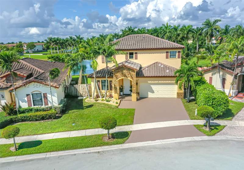 5 bedroom SingleFamilyResidence at 180 NE 26th Ave, Capri At Oasis, Homestead — photo 3