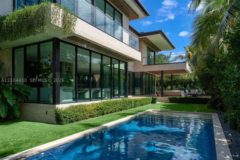 6 bedroom SingleFamilyResidence at 360 Harbor Ln, Biscayne Key Estates, Key Biscayne — photo 2