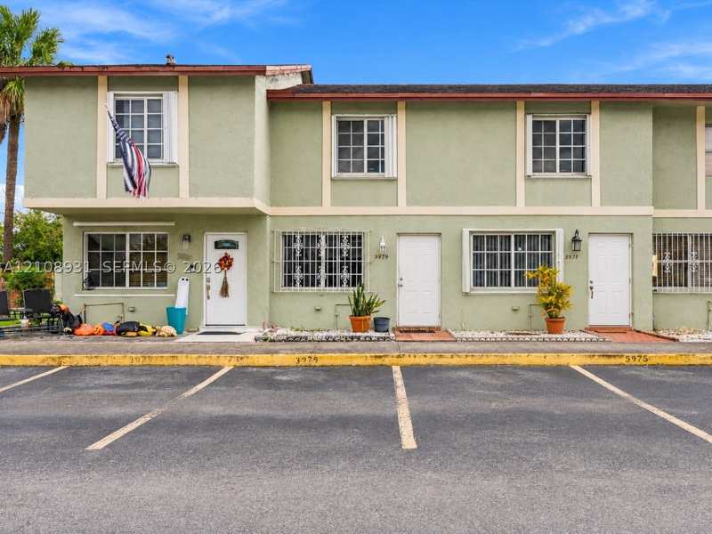 2 bedroom Townhouse at 3979 W 9th Ct 23, Oasis En Mango Hill Condo, Hialeah — photo 1