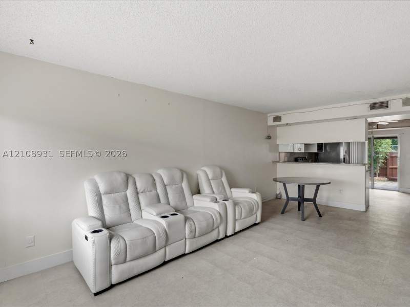 2 bedroom Townhouse at 3979 W 9th Ct 23, Oasis En Mango Hill Condo, Hialeah — photo 5