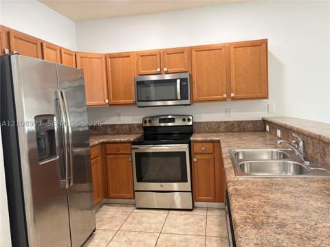 8861 W 35th Ave, Hialeah FL - photo 6 of 34