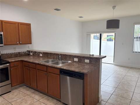 8861 W 35th Ave, Hialeah FL - photo 8 of 34