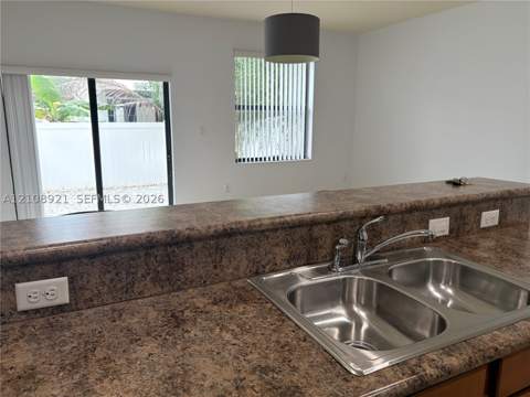 8861 W 35th Ave, Hialeah FL - photo 9 of 34