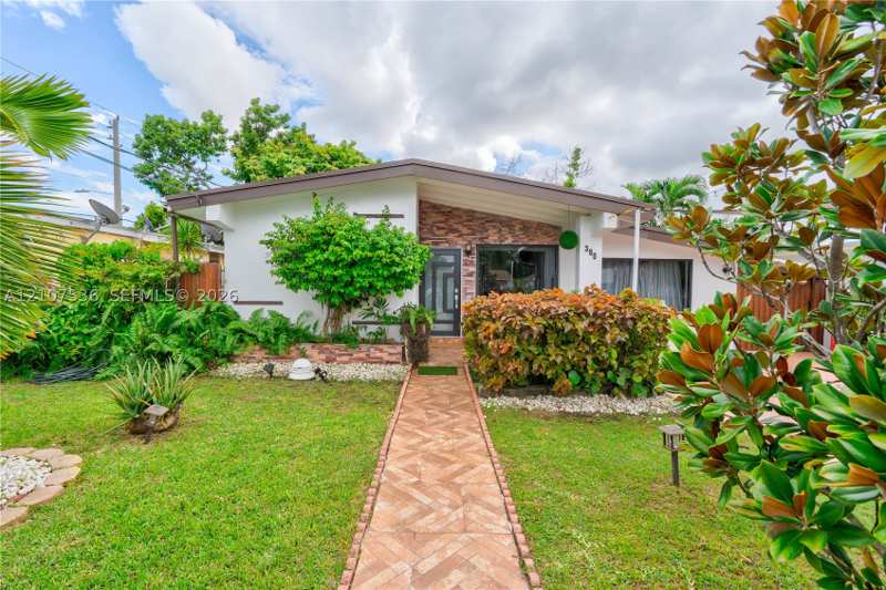 4 bedroom SingleFamilyResidence at 380 NE 173rd St, Seaboard Park, North Miami Beach — photo 1
