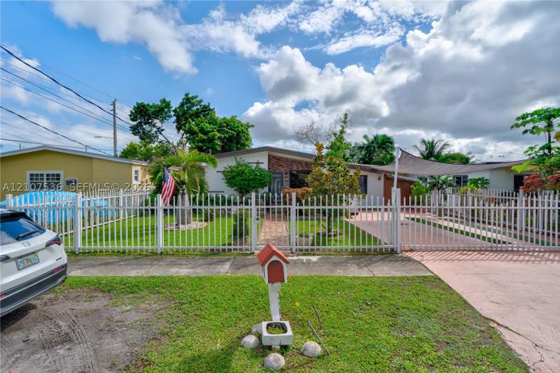 4 bedroom SingleFamilyResidence at 380 NE 173rd St, Seaboard Park, North Miami Beach — photo 2