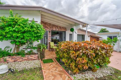 380 NE 173rd St, North Miami Beach FL - photo 6 of 39