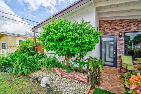 380 NE 173rd St, North Miami Beach FL - photo 7 of 39