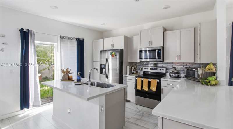 3 bedroom Townhouse at 856 SE 16th Ct, Palms At Bella Vista, Homestead — photo 1