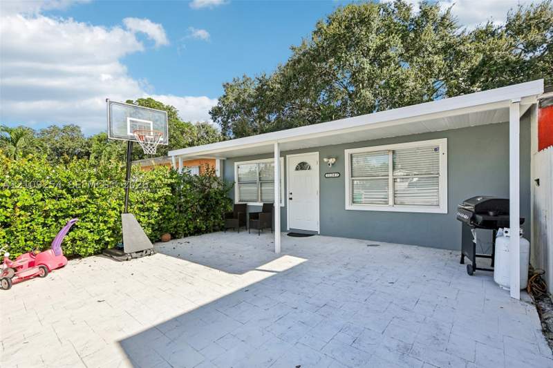 2 bedroom Townhouse at 21342 NW 40th Cir Ct, Vista Verde Townhouse Sec, Miami Gardens — photo 4