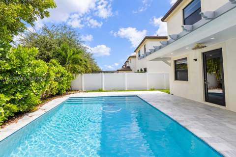 3567 W 110th Ter, Hialeah FL - photo 9 of 27