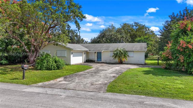 3 bedroom SingleFamilyResidence at 27541 SW 167th Ct, Melody Manor, Homestead — photo 2